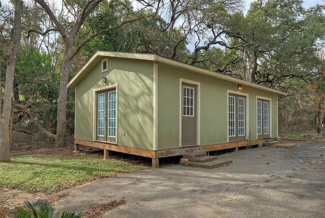 Building Photo - 125 Queen Anne Cir