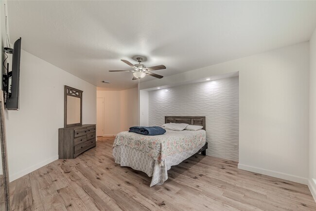 Building Photo - 2423 Woven Wood Ln