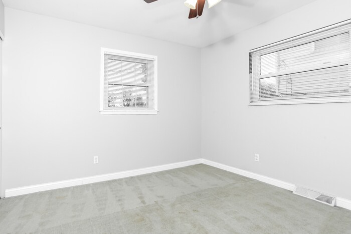 Building Photo - 803 Serben Dr