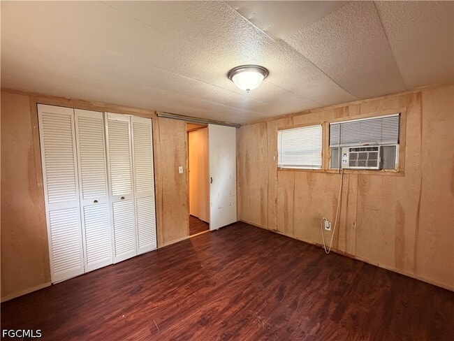Building Photo - 7847 Suncoast Dr
