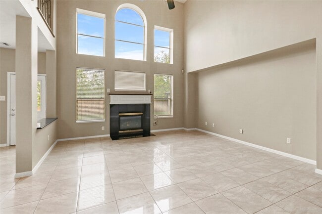Building Photo - 10807 Oak Bayou Ln
