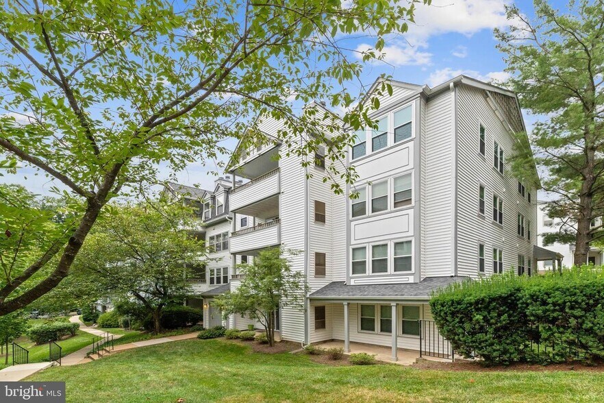 Building Photo - 7705 Lafayette Forest Dr