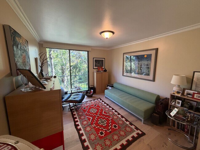 Building Photo - 3 bedroom | 2 bathroom | 4th floor condo in East Sacramento