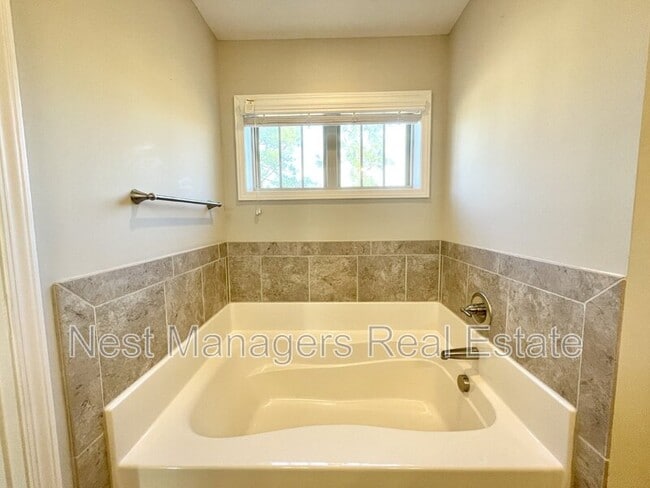 Building Photo - 211 Executive Dr