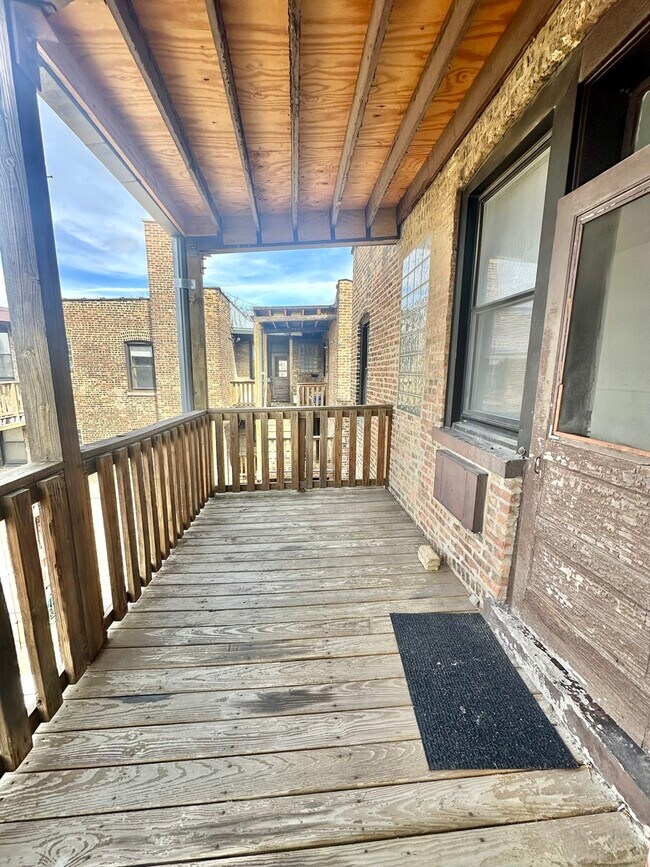 Building Photo - 5354 N Winthrop Ave