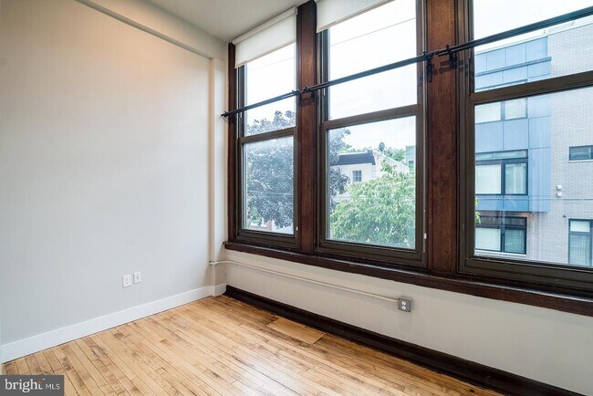 Building Photo - 1300 S 19th St