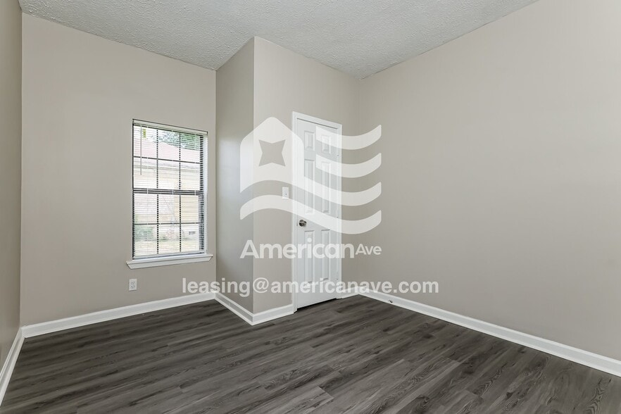 Building Photo - 335 Dewitt Ave