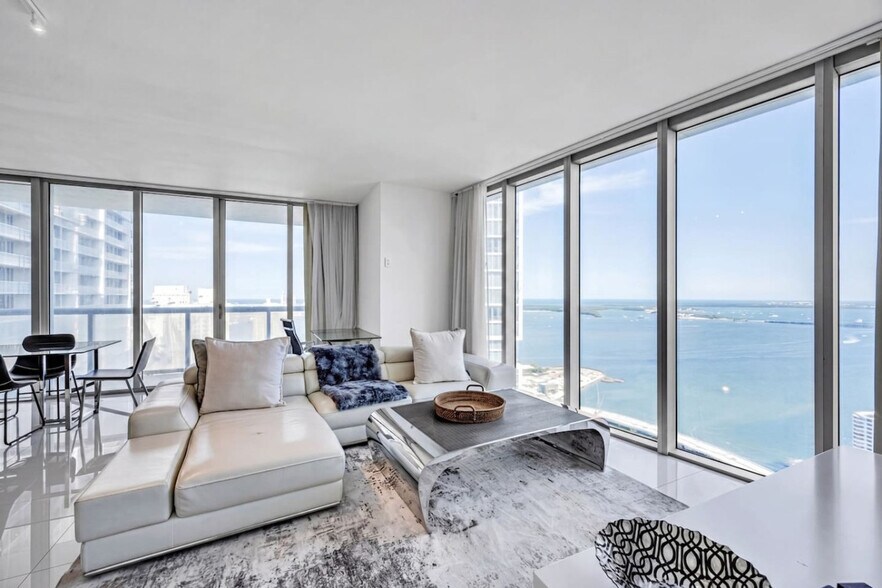 Building Photo - 485 Brickell Ave