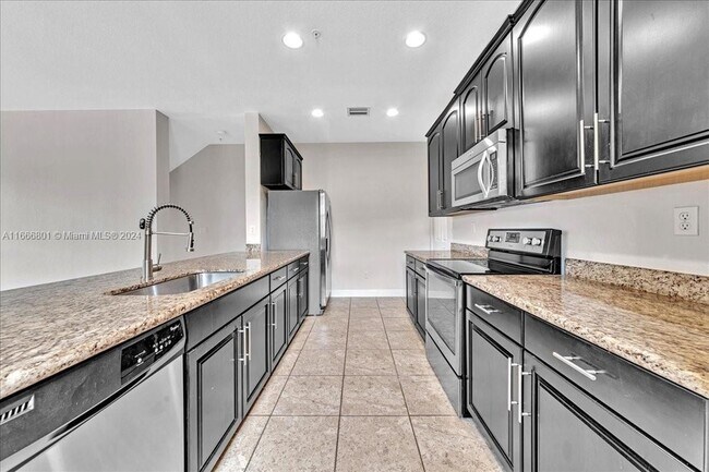 Building Photo - 995 SW 147th Ave