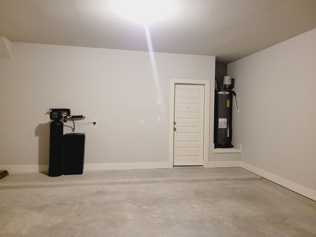 Building Photo - Beautiful SFH Available For Rent! Located ...