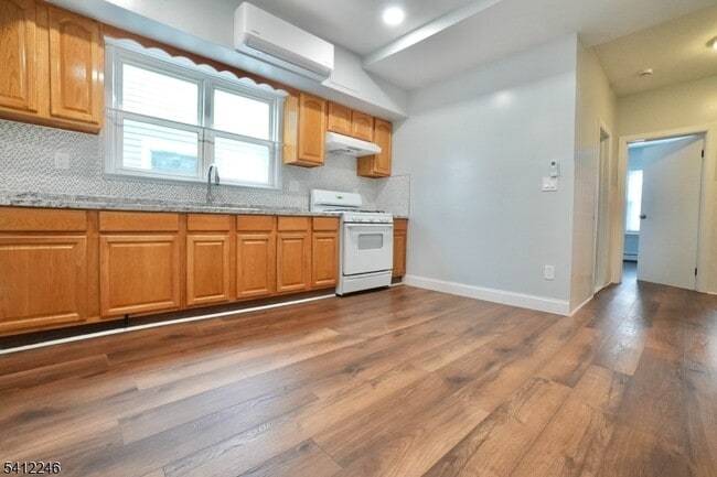 Building Photo - 43 Peck Ave