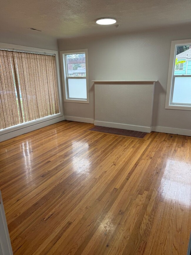 Building Photo - FABULOUS FOSTER