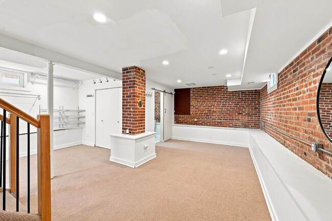 Building Photo - $3,195.95-  3 Bed, 2 Bath Home in Denver with Private Outdoor Area!
