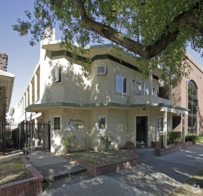 Alhambra Apartments 3021 O St Sacramento CA 95816 Apartment Finder