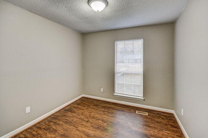 Building Photo - 375 Ridgewood Dr