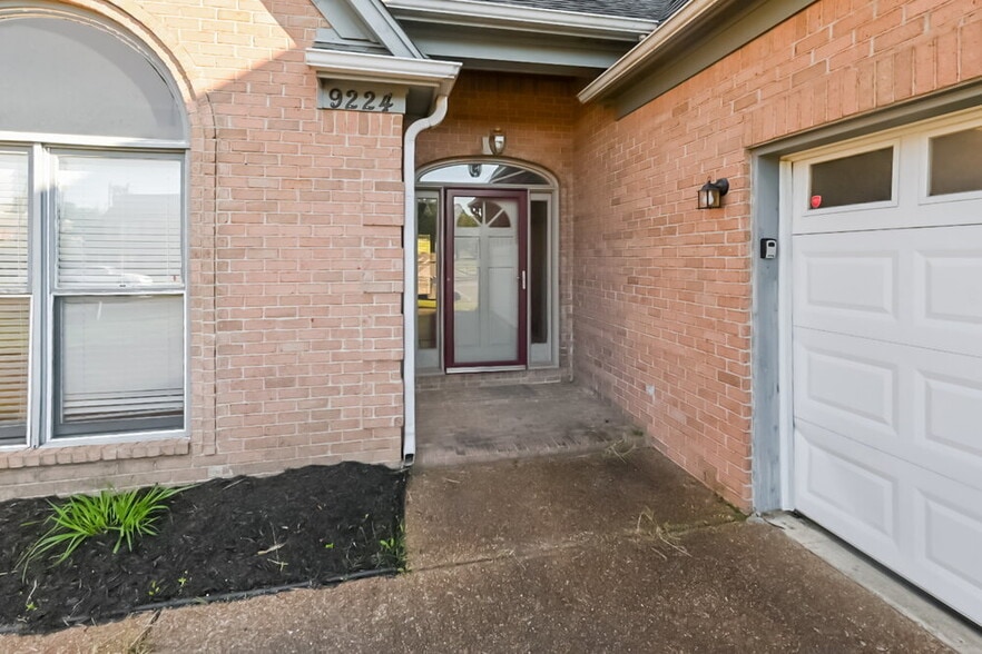 Building Photo - 9224 Chimneyrock Blvd.