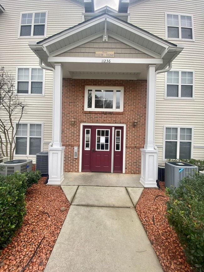 Building Photo - 2BR/2BA Condo; $250 off SECOND FULL Month of Rent