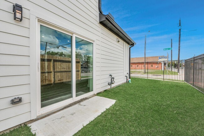 Building Photo - 1816 West St