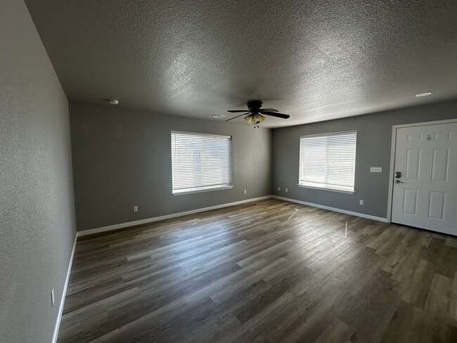 Building Photo - 119 Garden Ln.