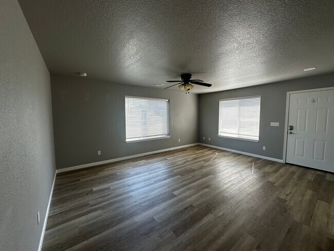 Building Photo - COOK_dup