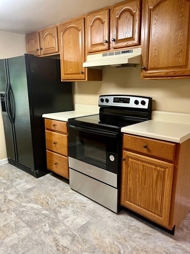 Primary Photo - Charming 3-Bedroom Townhouse for Rent