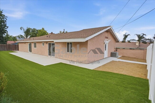 Building Photo - 31615 Hunter Ln