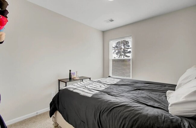 Building Photo - 3 Bedroom 2.5 Bath Townhouse in Lakeview Commons - Goose Creek