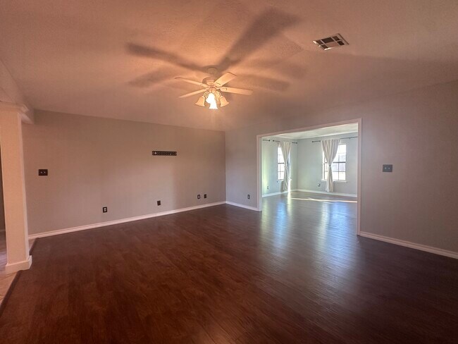 Building Photo - 6816 SW Drakestone Blvd