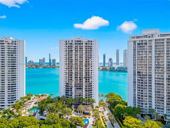 Building Photo - 2800 Island Blvd