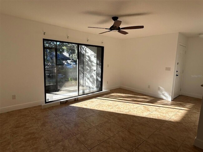 Building Photo - 220 Riverbend Dr