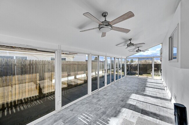 Building Photo - $1,895.00 with $300 OFF First Month's Rent, 2 Bedrooms, 1.5 Bathroom, Single Family Home in Color...