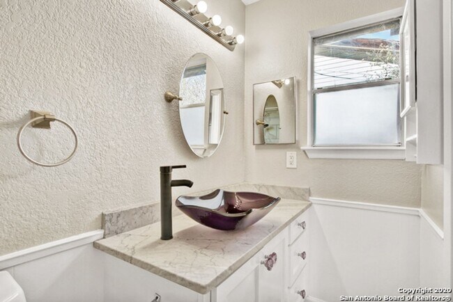 Building Photo - Move-in ready 3-bedroom, 2-bath home in San Antonio