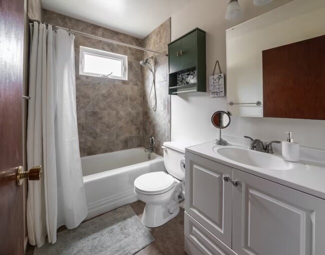 Building Photo - 2208 S Covell Ave