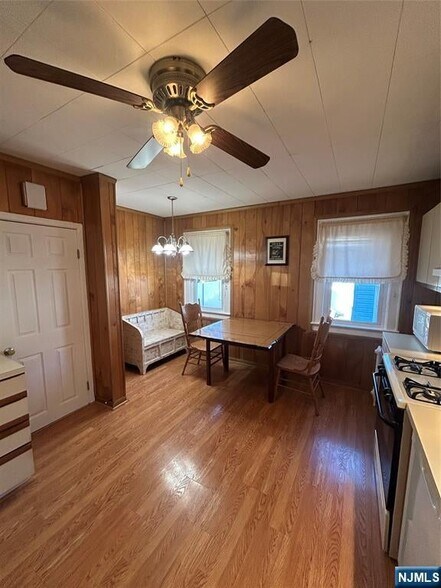 Building Photo - 491 Elizabeth St