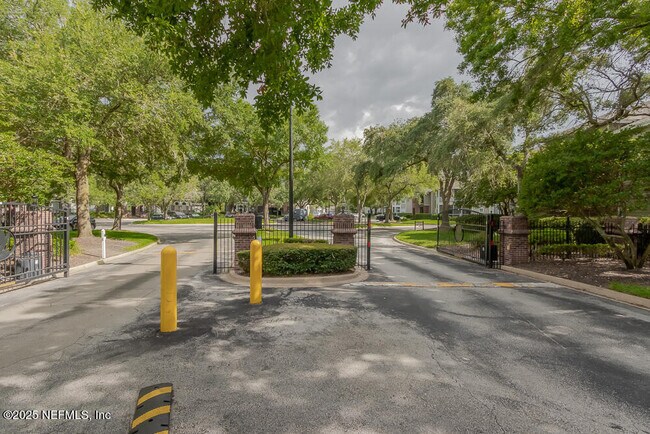 Building Photo - 10000 Gate Pkwy