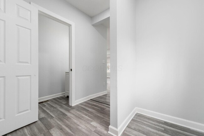 Building Photo - 905 Carpenter St