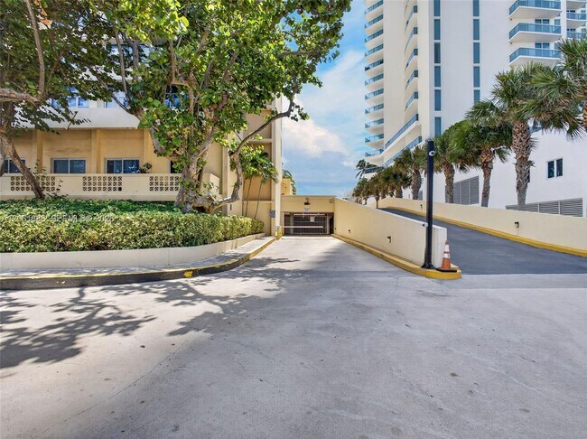 Building Photo - 2501 S Ocean Dr
