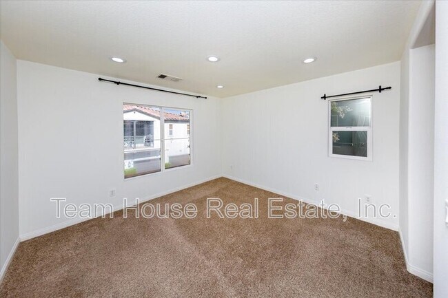 Building Photo - 28440 Mirabelle Ln