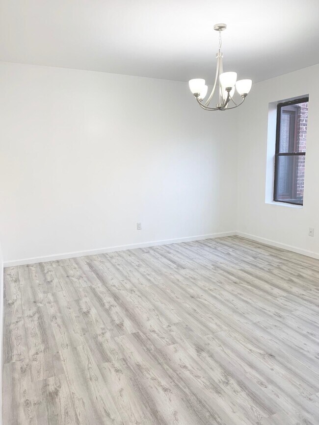 Building Photo - 29-33-33 51st St