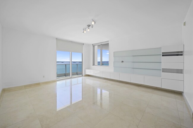 Building Photo - 1331 Brickell Bay Dr