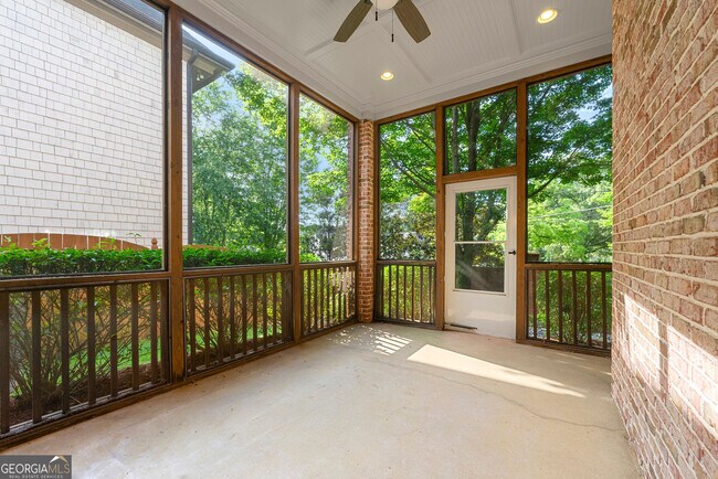 Building Photo - 2041 Mendenhall Cir