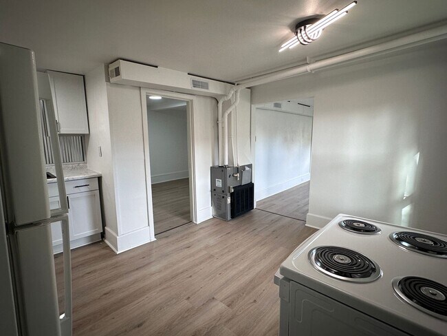 Building Photo - 303 Weston Ave