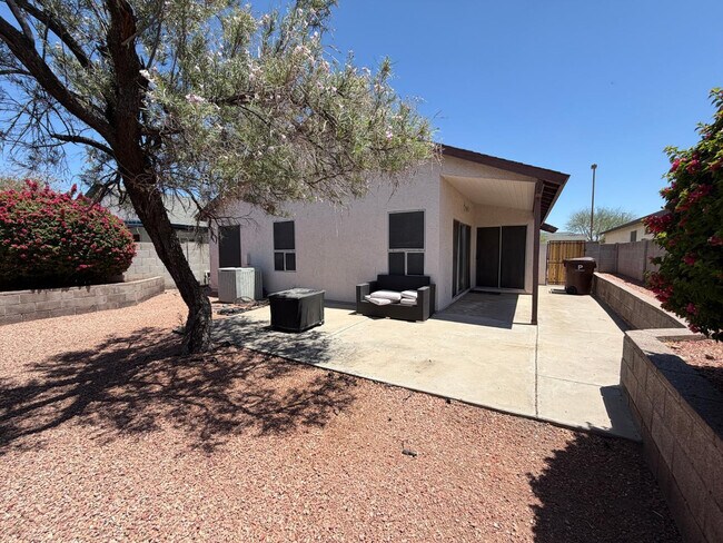 Building Photo - 15012 N 85th Dr