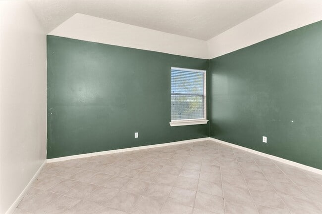 Building Photo - 1010 Maple Run Dr