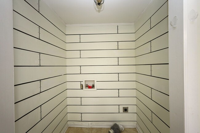 Building Photo - 5023 Cedar St