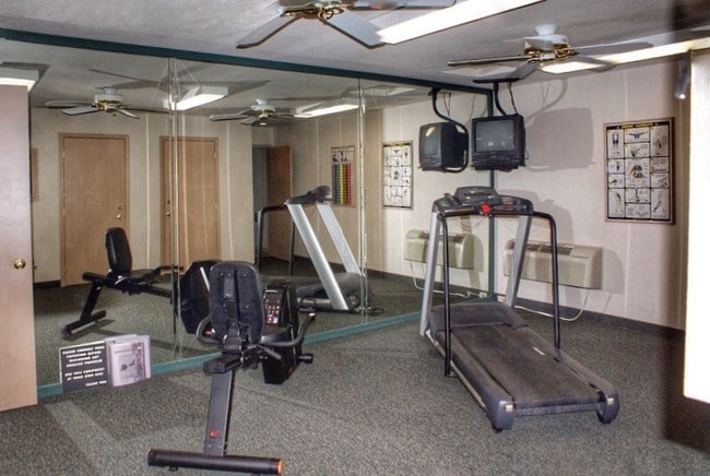 Building Photo - La Verde