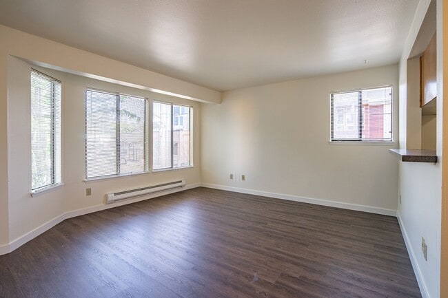 Building Photo - Elliott Place Apartments