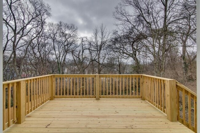 Building Photo - 942 Strouse Ave