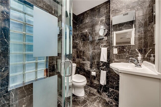 Building Photo - 1728 NE 16th Ave