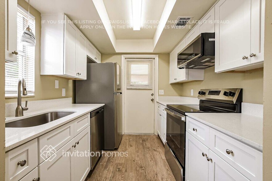Building Photo - 409 S Hawthorn Cir